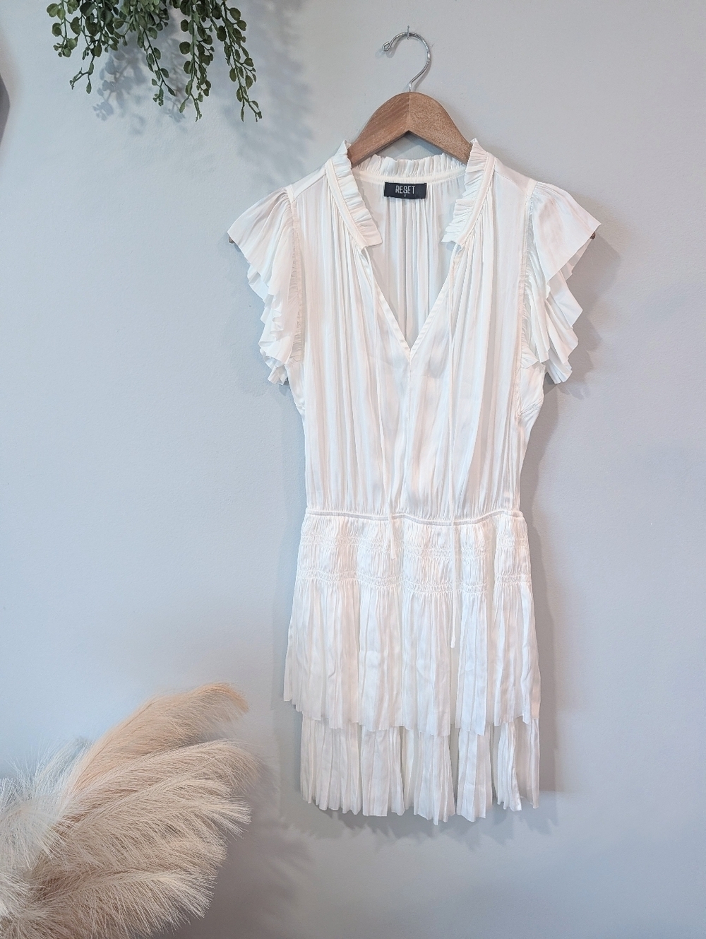 Reset White Pleated V-Neck Tiered Mini Dress Sz Small